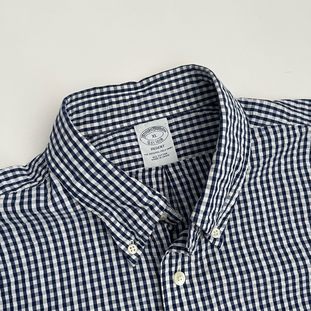 Brooks Brothers men’s navy/white seersucker gingham shirt